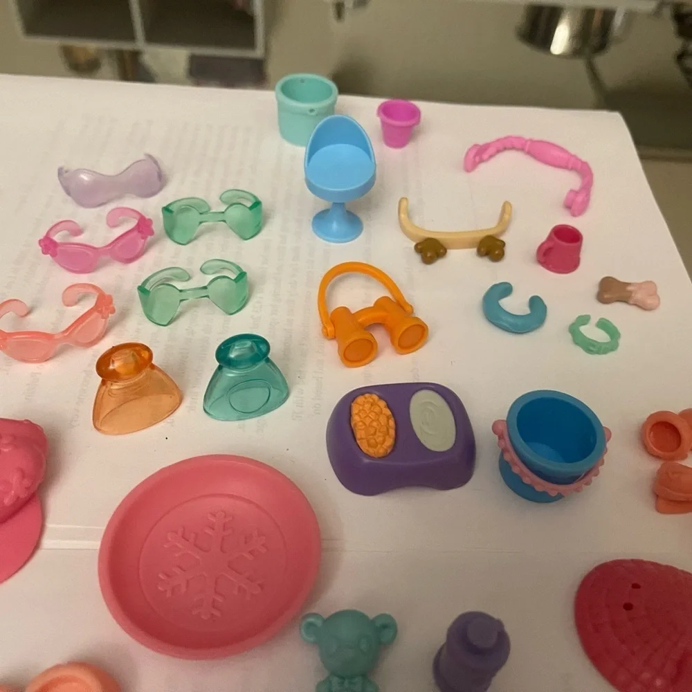 LPS - Littlest Pet Shop Accessories Lot